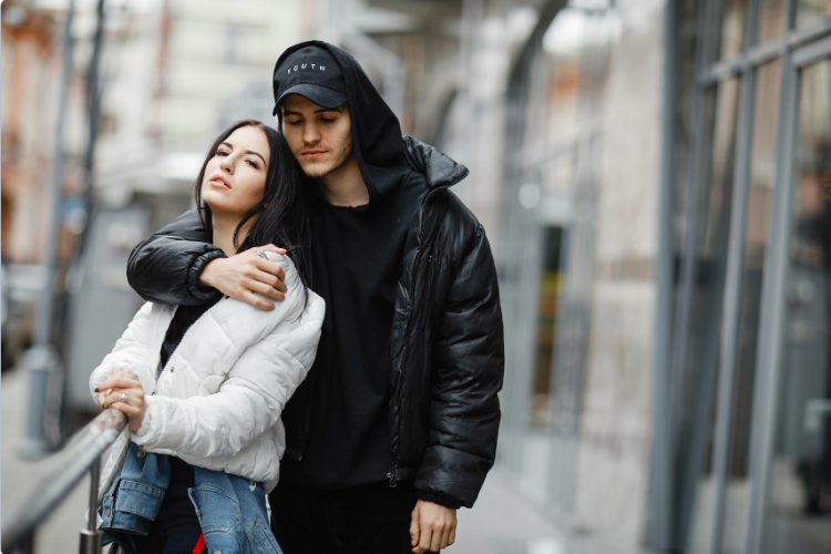 Sommerstyling: Leichte und luftige Outfits für heiße Tage