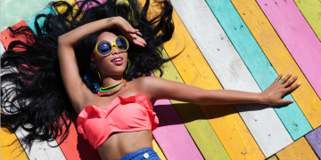 Herbstliche Eleganz: Wie man sich in der Übergangszeit stilvoll kleidet